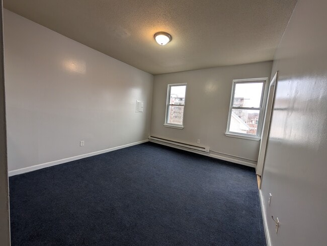 56 Elm St, Unit 3L in Holyoke, MA - Foto de edificio - Building Photo