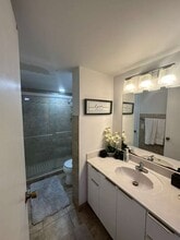13701 SW 66th St, Unit B-101 in Miami, FL - Foto de edificio - Building Photo