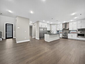 2821 Garden Ave N in Renton, WA - Building Photo - Building Photo