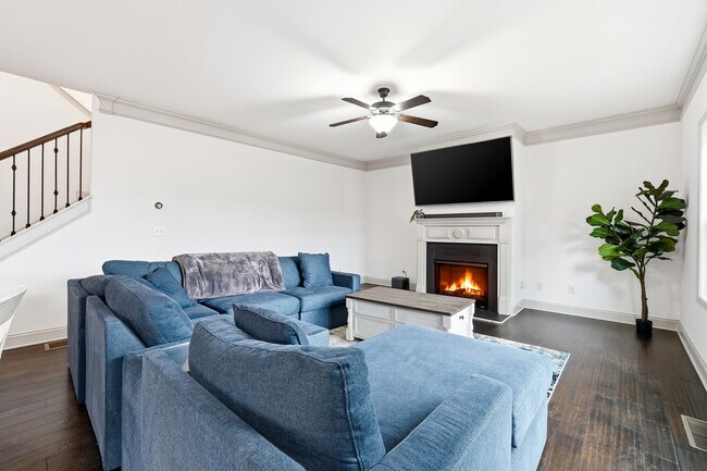 212 Man O War Ct in Canton, GA - Building Photo - Building Photo