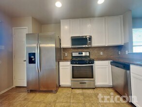 294 Pigeonberry Pass in Buda, TX - Foto de edificio - Building Photo