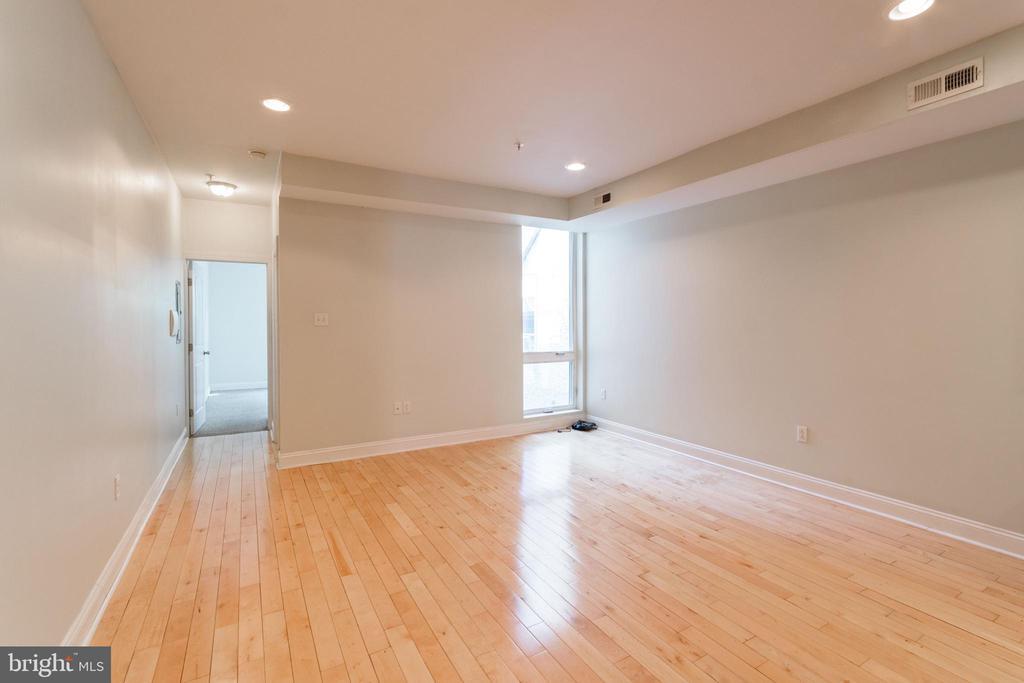 319 N Preston St in Philadelphia, PA - Building Photo