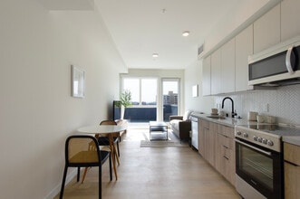 738 Normandie in Los Angeles, CA - Building Photo - Building Photo