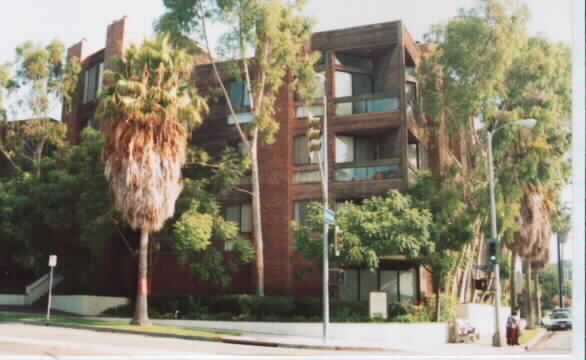 750 S Bundy Dr in Los Angeles, CA - Foto de edificio - Building Photo