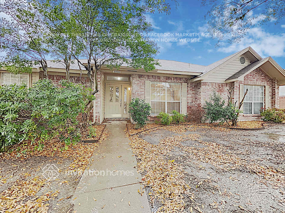 8490 Hidden Spring Dr in Frisco, TX - Building Photo