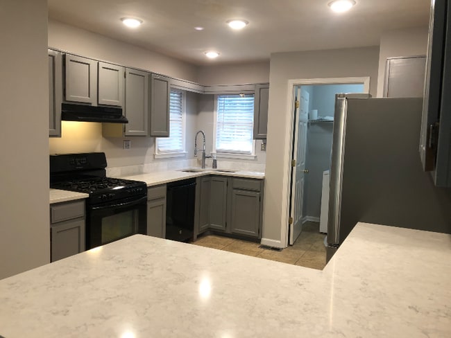 1691 Paddlewheel Dr NE in Marietta, GA - Building Photo - Building Photo