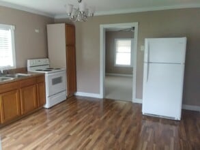 120 W DARBY ST in Bridge City, TX - Building Photo - Building Photo