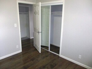 204 W Shelbourne Dr in Normal, IL - Building Photo - Building Photo