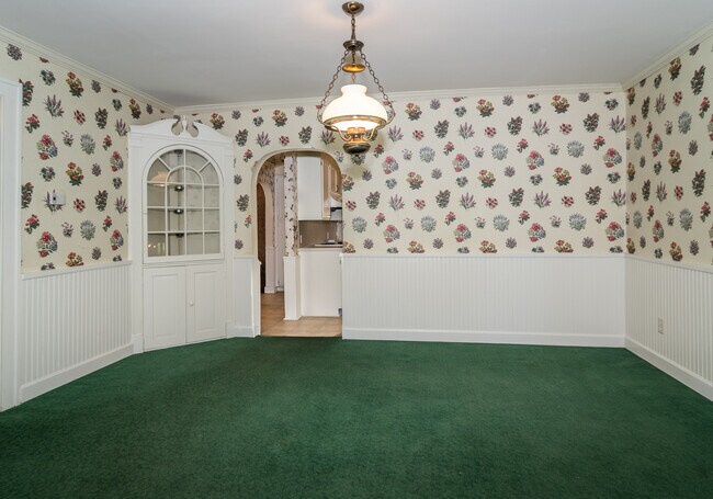 215 W John St photo'