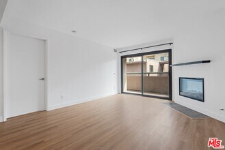 8300 Manitoba St in Los Angeles, CA - Building Photo - Building Photo