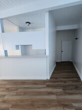 4353 Don Tomaso Dr, Unit 7 in Los Angeles, CA - Foto de edificio - Building Photo