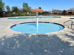 8 Mapleridge Dr in Edgecliff Village, TX - Building Photo - Building Photo