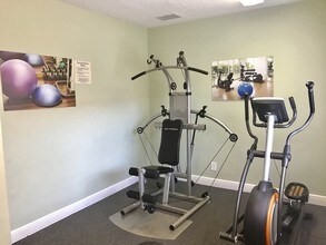 Pinetree Apartments in Tampa, FL - Building Photo - Building Photo