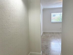445 SW 11th St in Miami, FL - Building Photo - Building Photo