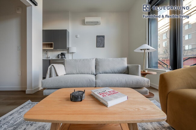 2245 NW 56th St in Seattle, WA - Building Photo - Building Photo