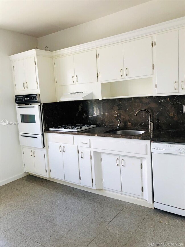 215 Antilla Ave in Coral Gables, FL - Building Photo - Building Photo