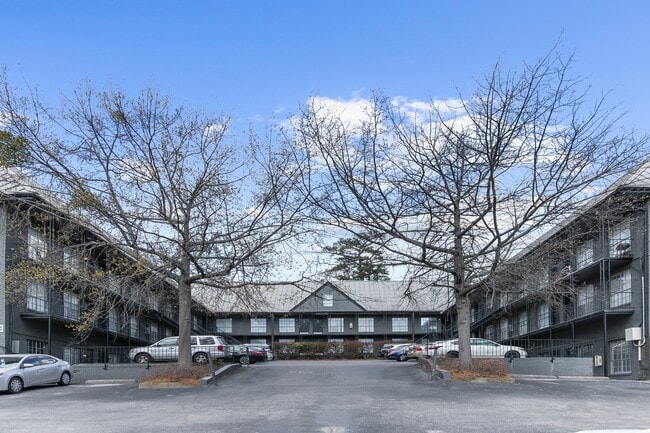 Clairmont Hill in Birmingham, AL - Foto de edificio - Building Photo