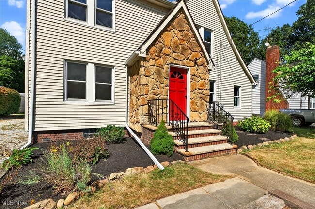 3221 Killian Rd in Uniontown, OH - Building Photo - Building Photo