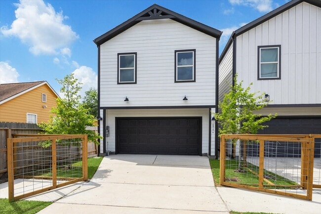 property at 2015 Brackenridge St