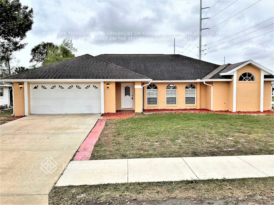 1319 Clayton Dr in Deltona, FL - Building Photo