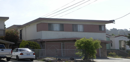 6918 Lacey Ave in Oakland, CA - Foto de edificio - Building Photo