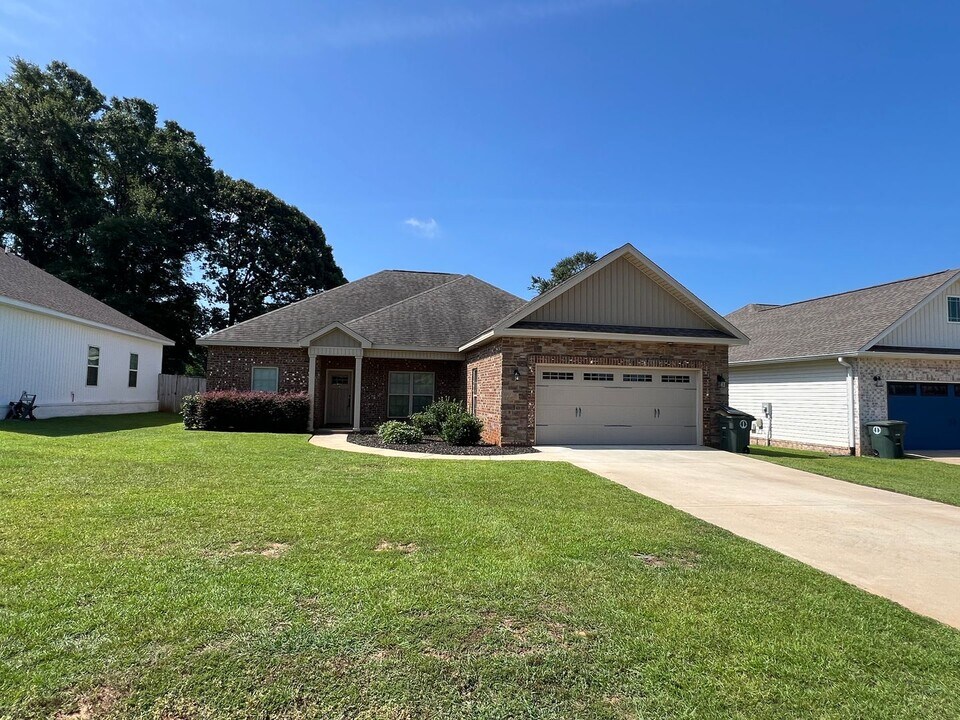 660 Valley Stream Dr in Enterprise, AL - Building Photo