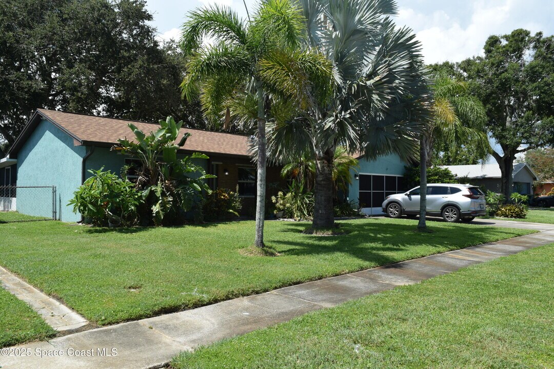 1941 Talloak Rd in Melbourne, FL - Foto de edificio