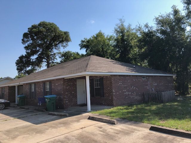 610 W Oak Dr in Gulfport, MS - Building Photo