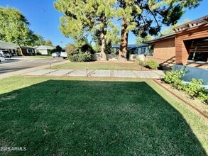 1520 W Berridge Ln in Phoenix, AZ - Building Photo - Building Photo