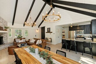 695 Sutter Ln in Lake Arrowhead, CA - Building Photo - Building Photo