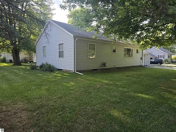 205 Union St in Shepherd, MI - Building Photo - Building Photo