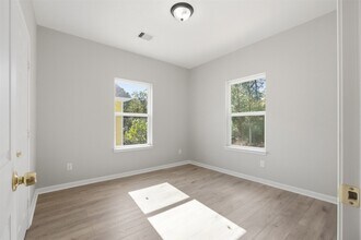 1915 Ross Ave in Cleveland, TX - Building Photo - Building Photo