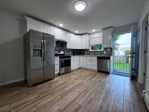 30 Martin St in Franklin Township, NJ - Building Photo - Building Photo