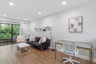 130 E Longview St in Chapel Hill, NC - Building Photo - Building Photo