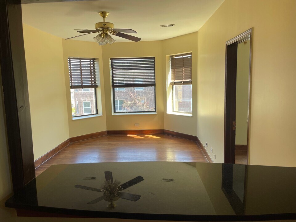 4922 N Kedzie Ave, Unit 3E in Chicago, IL - Building Photo