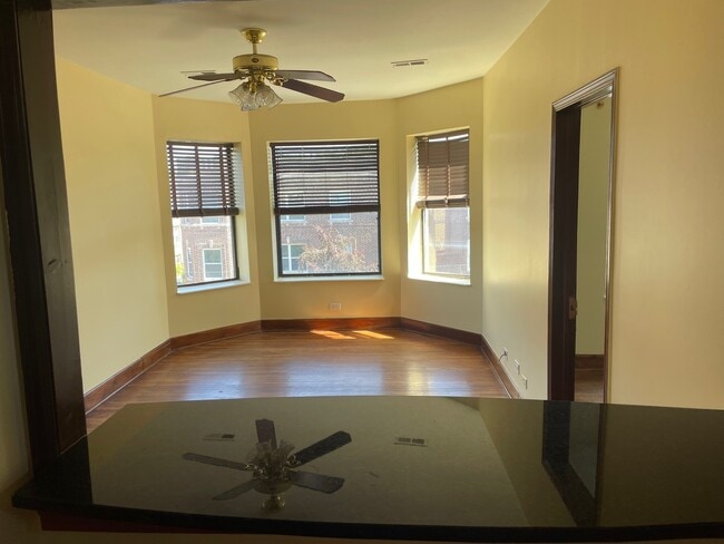 4922 N Kedzie Ave, Unit 3E in Chicago, IL - Building Photo - Building Photo