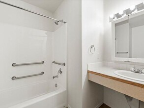 6005 Chapel Hill Blvd in Pasco, WA - Building Photo - Building Photo