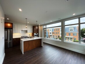 99 Sumner St, Unit 201 in Boston, MA - Foto de edificio - Building Photo