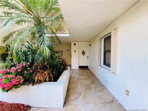 10044 S Ocean Dr in Jensen Beach, FL - Building Photo - Building Photo