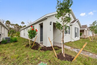 708 Treehouse Ln in La Belle, FL - Building Photo - Building Photo