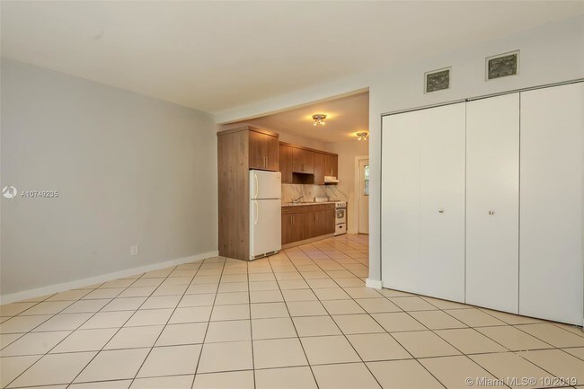 2825 SW 3rd Ave-Unit -3 in Miami, FL - Building Photo - Building Photo
