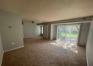 8867 Rollright Ct, Unit A in Columbia, MD - Foto de edificio - Building Photo