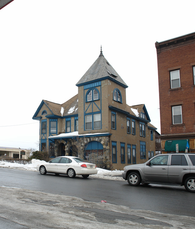 100 N Main St in Mechanicville, NY - Building Photo - Building Photo