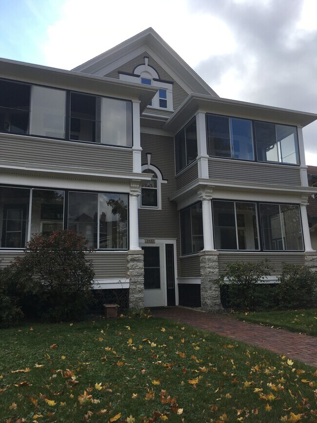 1032 Portland Ave, Unit #1 in St. Paul, MN - Foto de edificio - Building Photo