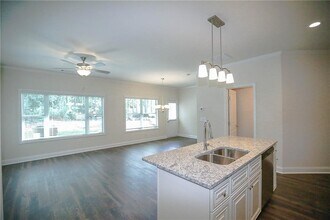 327 Cashes Ct in Lilburn, GA - Building Photo - Building Photo