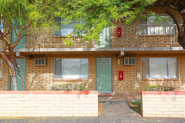 Limberlost Studio Apartments in Tucson, AZ - Building Photo - Building Photo