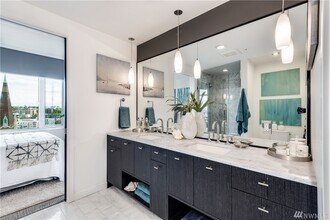 1321 Seneca St, Unit 1003 in Seattle, WA - Foto de edificio - Building Photo