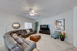8917 Canyon Springs Dr in Las Vegas, NV - Foto de edificio - Building Photo