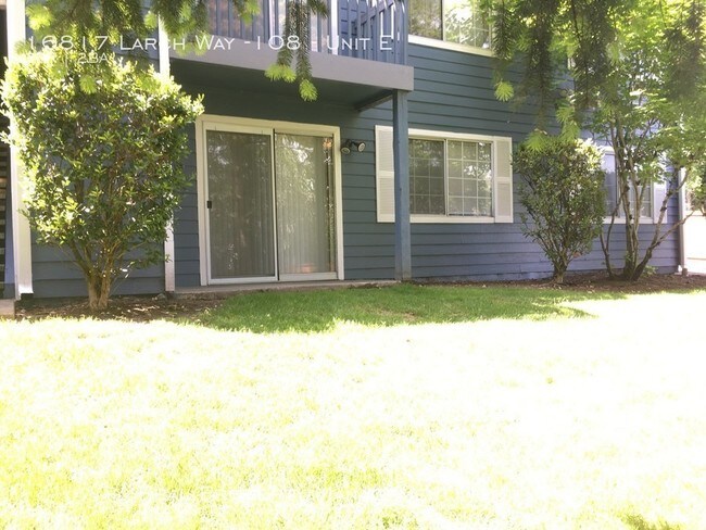 16817 Larch Way-Unit -Unit E in Lynnwood, WA - Building Photo - Building Photo