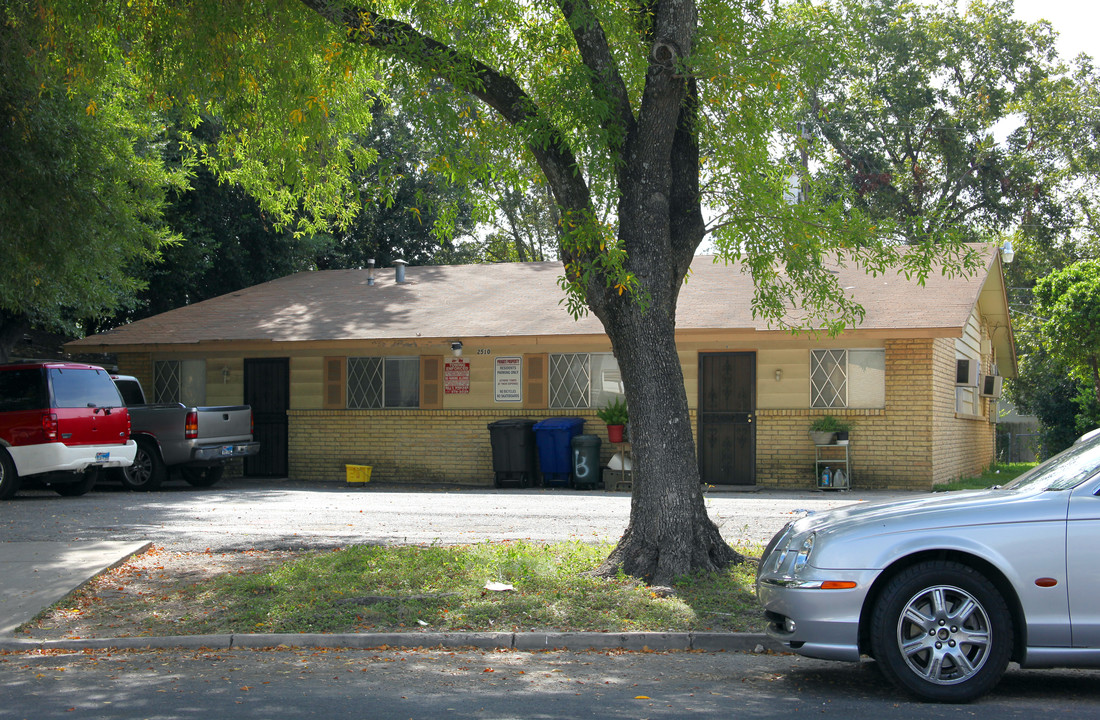 2510 Clara Ln in San Antonio, TX - Building Photo